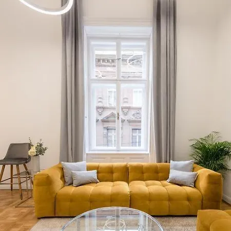 Andrassy With Free Parking Apartment