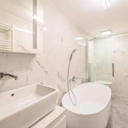 Apartment Andrassy With Free Parking