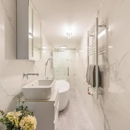 Andrassy With Free Parking Apartment Budapest