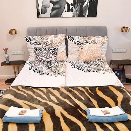 Brand New Parliament Designer Smarthome For 4 Ppl Budapest