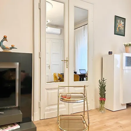 Brand New Parliament Designer Smarthome For 4 Ppl Apartment Budapest