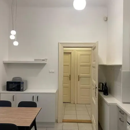 Apartment 3 Bedroom By The Parliament *