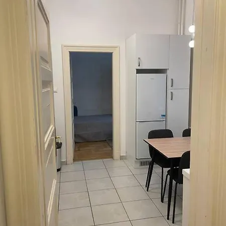 3 Bedroom By The Parliament Apartment