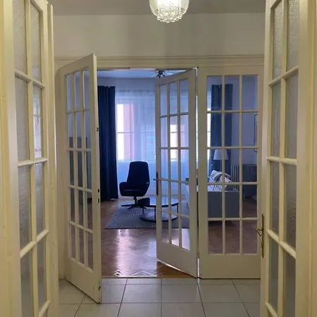 3 Bedroom By The Parliament Apartment Budapest