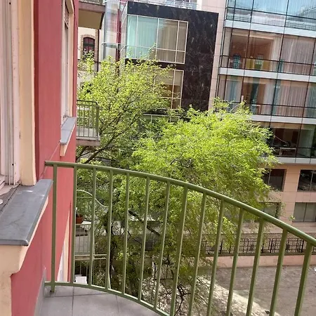 3 Bedroom By The Parliament Apartment *