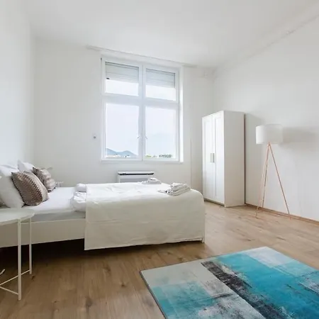 Apartment Vaci Close To Thermal Baths