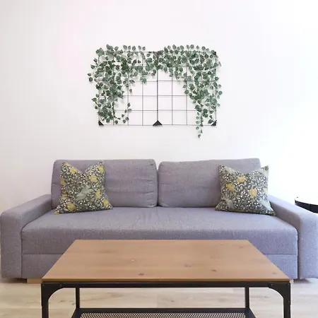 Spring House With Free Private Parking *