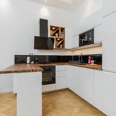 Venus - Akacfa Iii Apartment