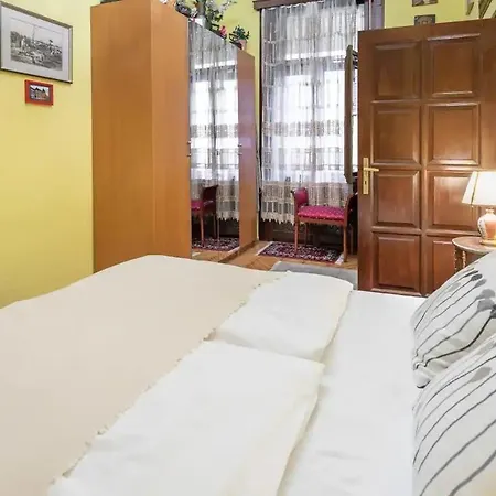 Ultra Location Apartment