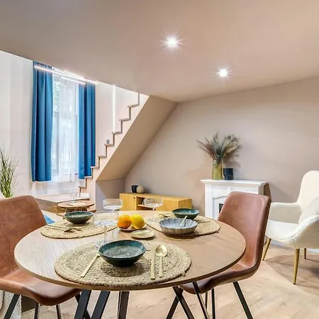 Modern Oasis In Roekk Street By Newave *