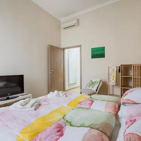 Apartment Spacious With 2 Bedrooms In Buda 2a