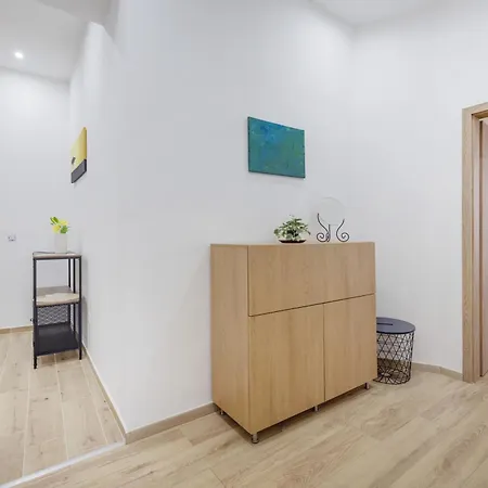 Spacious With 2 Bedrooms In Buda 2a Apartment *