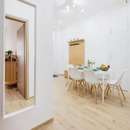 Stylish New With 2 Bedrooms In Buda 2 Apartment *