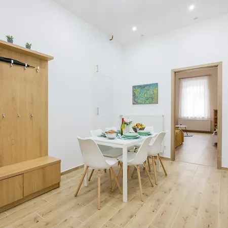Stylish New With 2 Bedrooms In Buda 2 Apartment Budapest