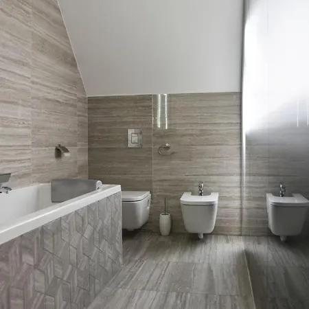 Jacuzzi Roofterrace Luxury Over The Opera Apartamento Budapest