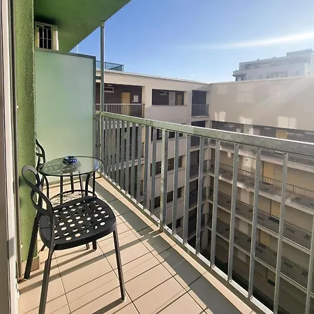 1 Apartment *