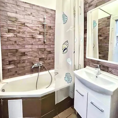 Stylish Haven In The Center Apartment