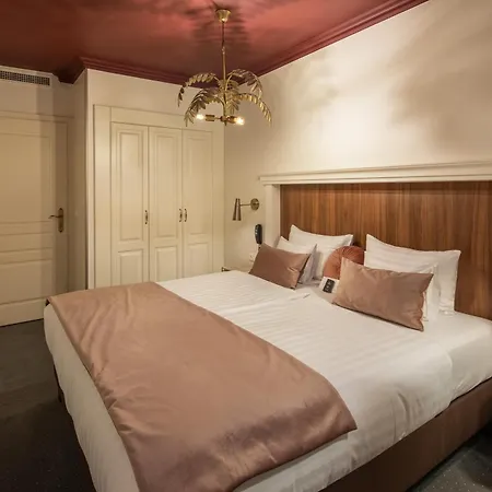 Queen's Court & Otel 5*
