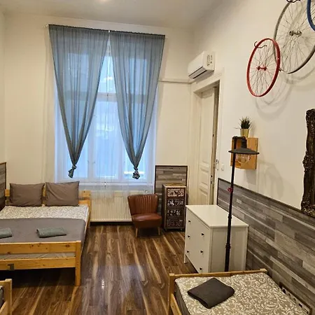 Cheerful And Cozy 2 Bedrooms 2 Bathrooms With Location Apartment Budapest