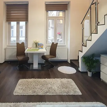 Central Deluxe Apartment *