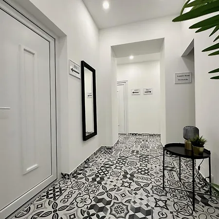 Apartment Standard By Hi5- Rakoczi