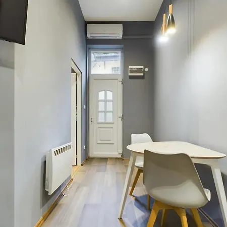 Apartment Cosy Gray In Heart Of Budapest