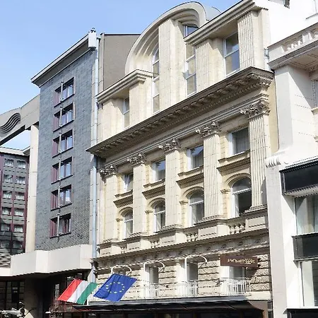 Promenade Hotel