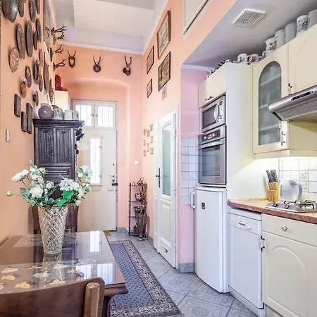 Jozsef-corvin Apartment *