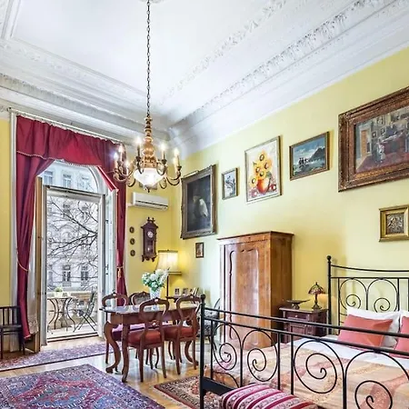 Jozsef-corvin Apartment
