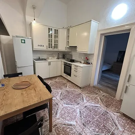 The 5-bedroom Downtown Appartement *