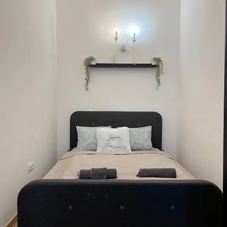 Apartment F14