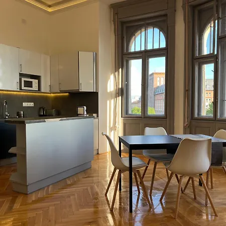 F14 Apartment *