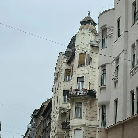Apartment V *