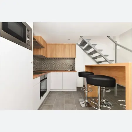 Downtown 5 Bedrooms 4 Bathrooms Raday Stretches Apartment