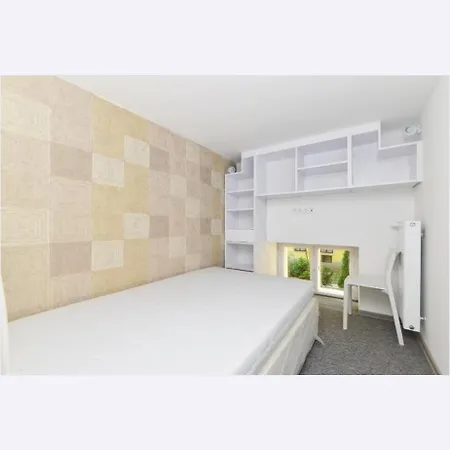 Apartment Downtown 5 Bedrooms 4 Bathrooms Raday Stretches