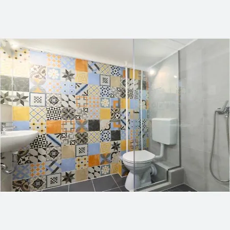 Downtown 5 Bedrooms 4 Bathrooms Raday Stretches *
