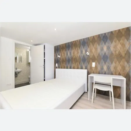 Downtown 5 Bedrooms 4 Bathrooms Raday Stretches