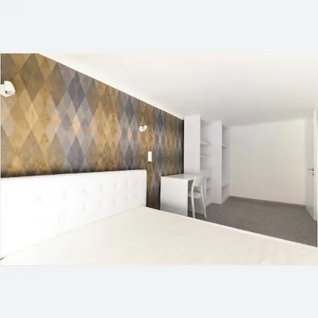 Downtown 5 Bedrooms 4 Bathrooms Raday Stretches