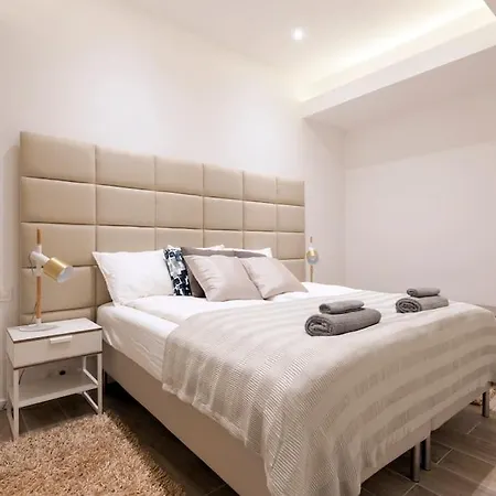 Apartment Scandinavian - By The Opera *