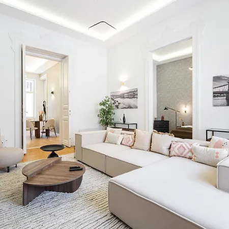 Crystal Cove 2-bdr Apartment