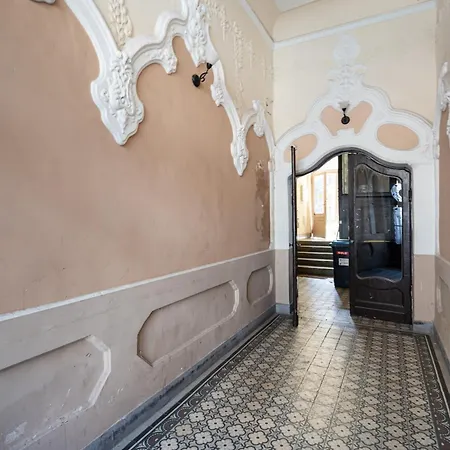 Apartment Crystal Cove 2-bdr Budapest