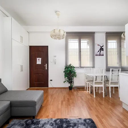 Fovam In Hear Of The Apartment