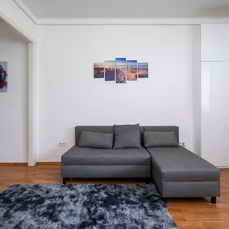 Fovam In Hear Of The Apartment *