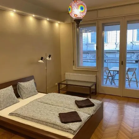 Place With Balcony Apartment Budapest