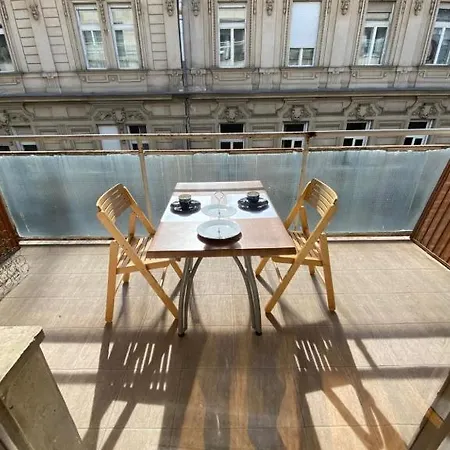 Place With Balcony *