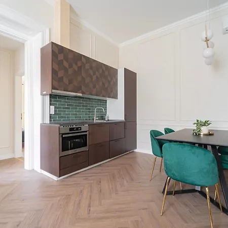 Luxurious Prestige On The St Stephen Road Apartment Budapest
