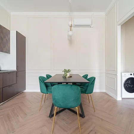 Luxurious Prestige On The St Stephen Road Apartment