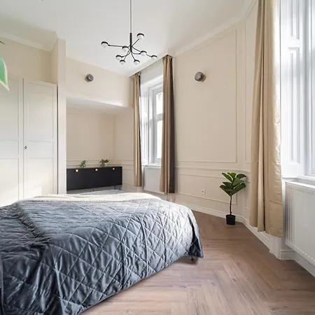 Luxurious Prestige On The St Stephen Road Apartment *