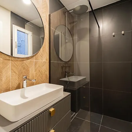 Luxurious Prestige On The St Stephen Road Apartment Budapest