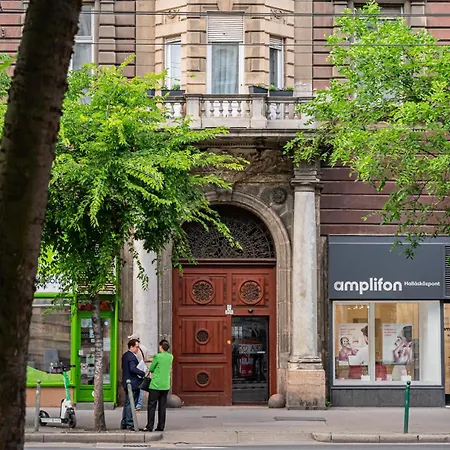 Apartment Luxurious Prestige On The St Stephen Road Budapest